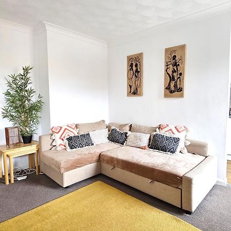 2 Bed Apt W/ Private Parking Close To Town Centre Хънтингдън Екстериор снимка
