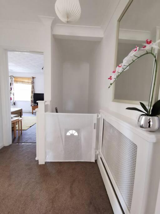 2 Bed Apt W/ Private Parking Close To Town Centre Хънтингдън Екстериор снимка