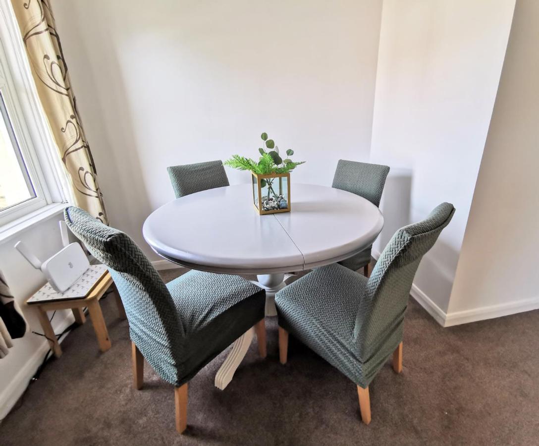 2 Bed Apt W/ Private Parking Close To Town Centre Хънтингдън Екстериор снимка