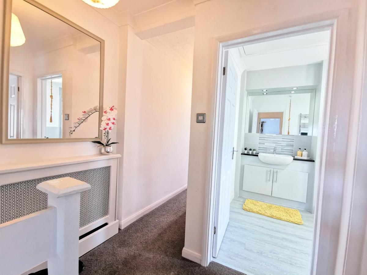 2 Bed Apt W/ Private Parking Close To Town Centre Хънтингдън Екстериор снимка