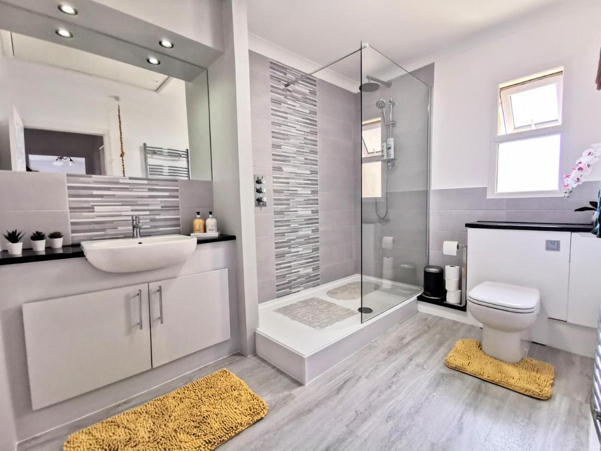 2 Bed Apt W/ Private Parking Close To Town Centre Хънтингдън Екстериор снимка