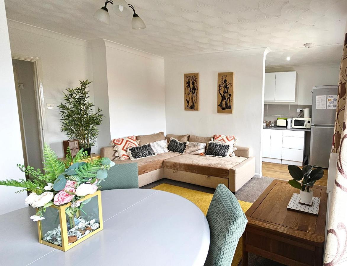 2 Bed Apt W/ Private Parking Close To Town Centre Хънтингдън Екстериор снимка