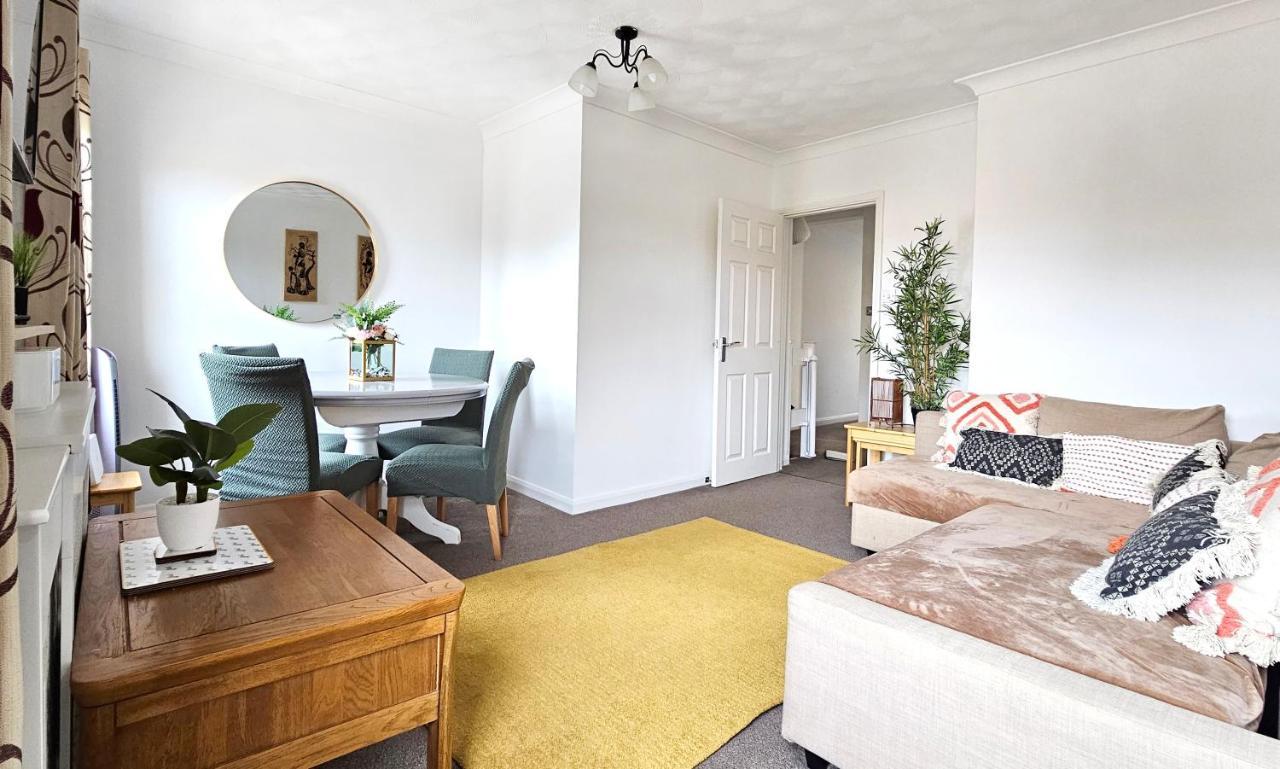 2 Bed Apt W/ Private Parking Close To Town Centre Хънтингдън Екстериор снимка